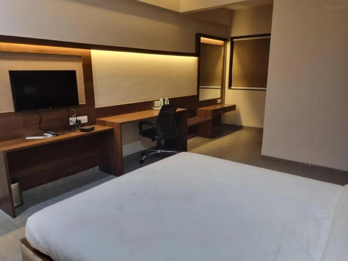 Club Azzurro Resort - Nalsarovar Nānodra Esterno foto